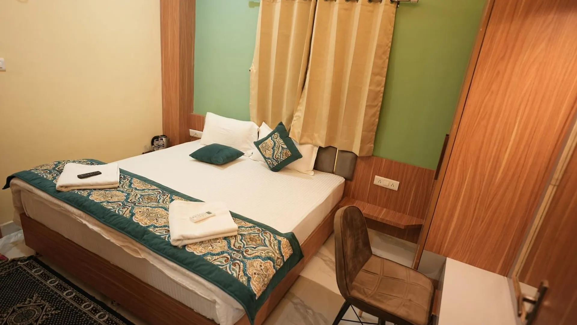 Hotel Heaven Heritage Varanasi